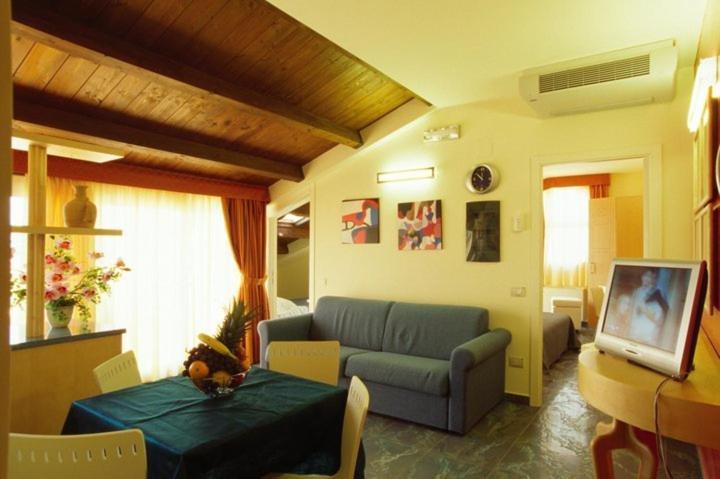Residence Anchisemare Alba Adriatica Exterior foto